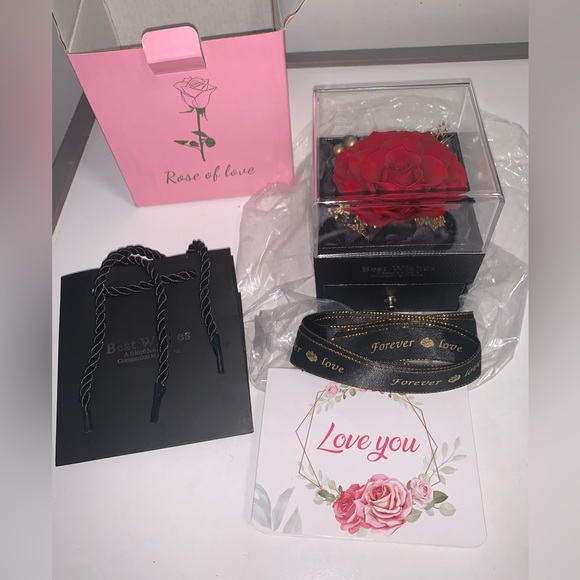 Preserved Rose With Sterling Silver Necklace - Picture 3 of 8